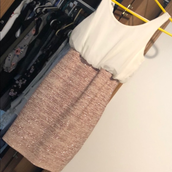 Formal dress - Picture 2 of 4